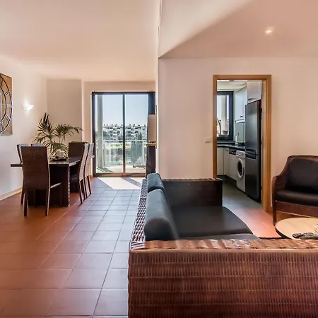 Superbe Spacieux Avec Terrasse Vue Piscine