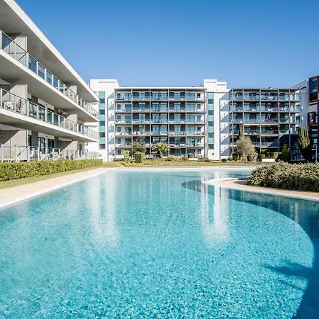 Апартаменты Superbe Spacieux Avec Terrasse Vue Piscine *