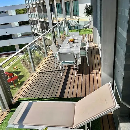Superbe Spacieux Avec Terrasse Vue Piscine *