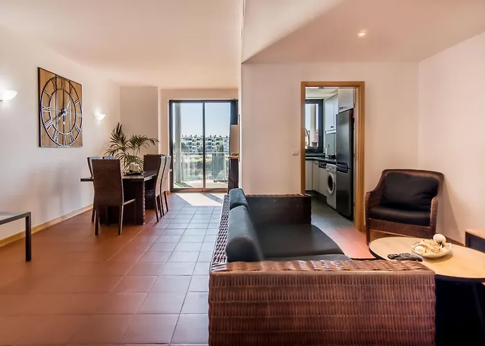 Superbe Spacieux Avec Terrasse Vue Piscine