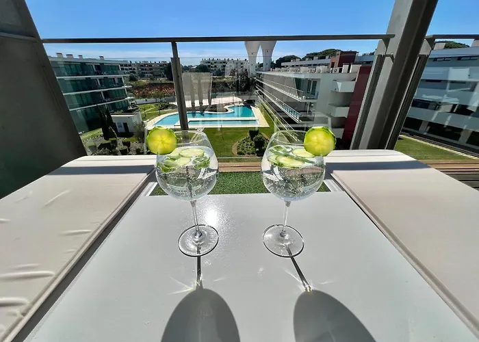 Superbe Spacieux Avec Terrasse Vue Piscine Apartamento