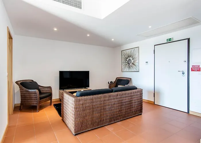 Superbe Spacieux Avec Terrasse Vue Piscine