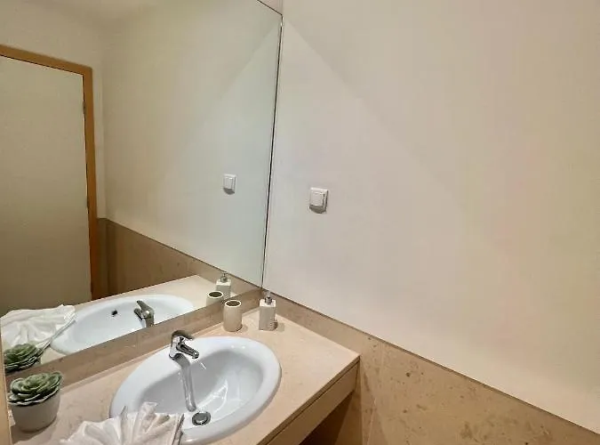 Superbe Spacieux Avec Terrasse Vue Piscine Apartamento