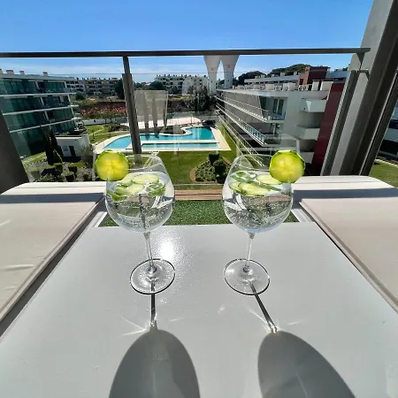 Superbe Spacieux Avec Terrasse Vue Piscine Apartment