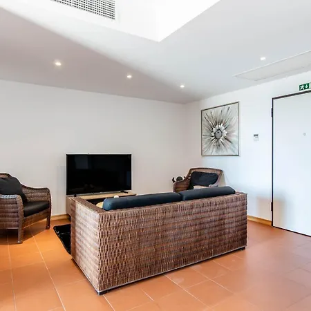 Superbe Spacieux Avec Terrasse Vue Piscine